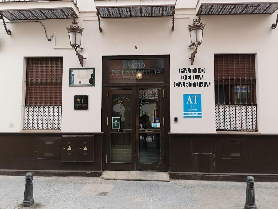 Apartamento Con Encanto En Patio Sevillano Luaran gambar