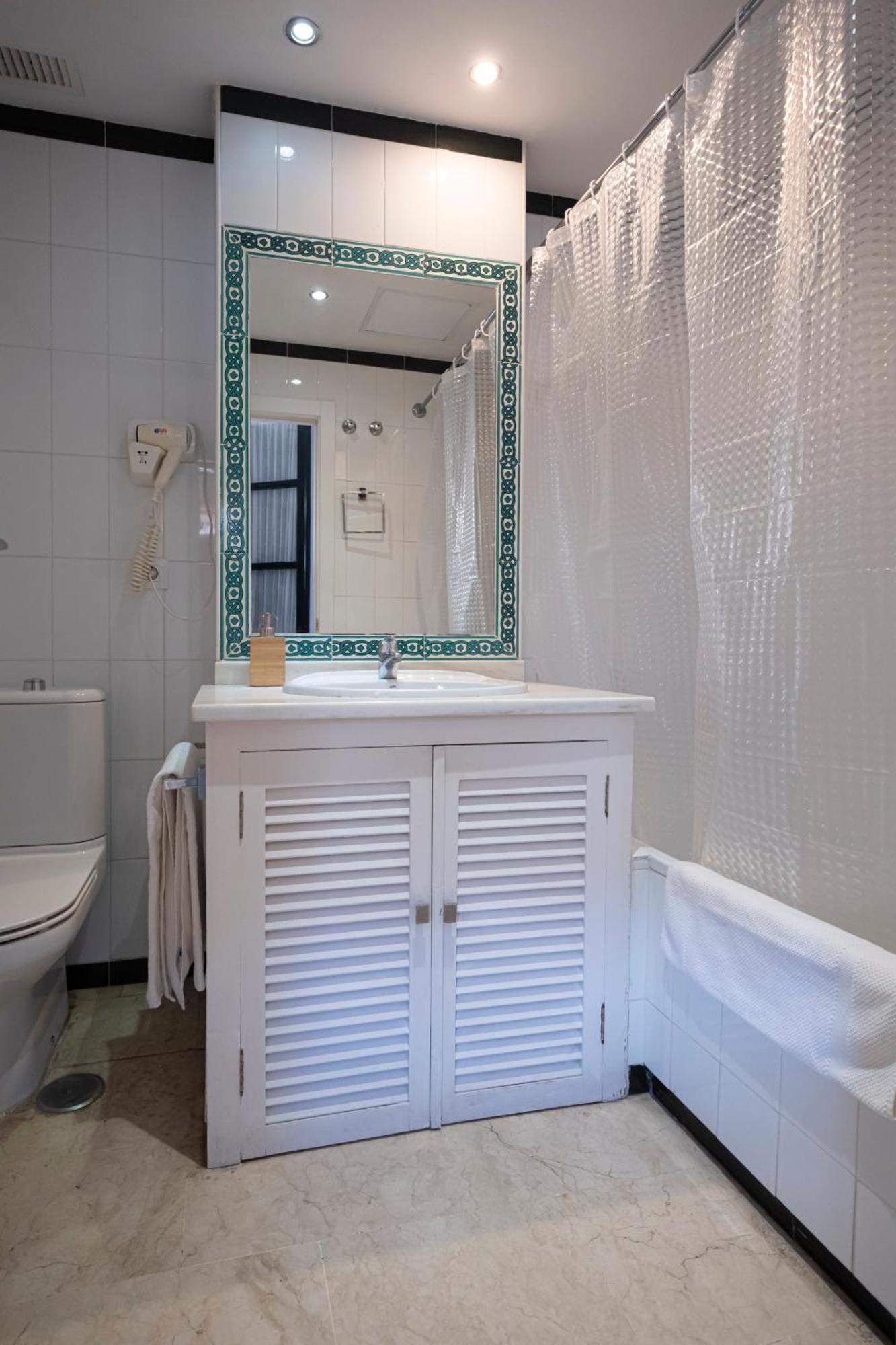 Apartamento Con Encanto En Patio Sevillano Luaran gambar